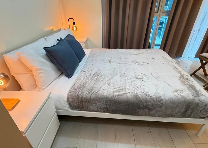 Deluxe Uptown Parksuites 1bedroom With Balcony Apartahotel Manila