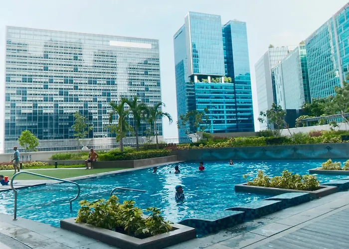 Apartahotel Deluxe Uptown Parksuites 1bedroom With Balcony Manila